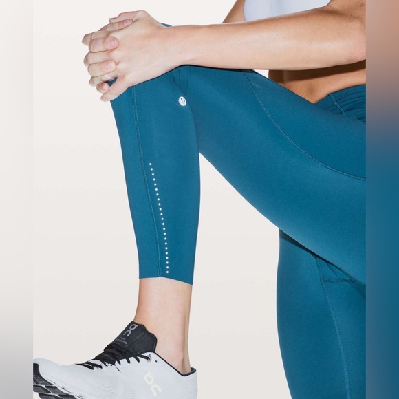 Lululemon Fast & Free 7/8 Tight II *Nulux 25"
Carbon Blue Size 6 - Picture 2 of 9